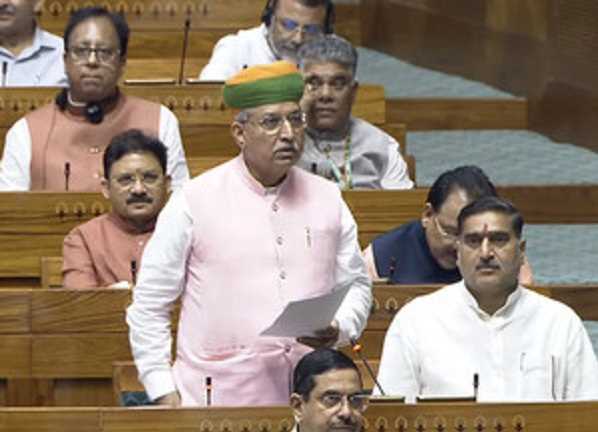 तीन नए सदस्यों ने ली राज्यसभा की सदस्यता की शपथ तीन नए सदस्यों ने ली राज्यसभा की सदस्यता की शपथ